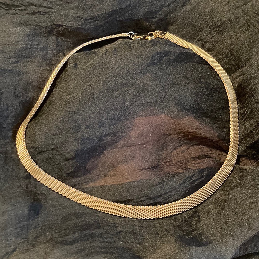 Ellen Kiam: gold color choker necklace